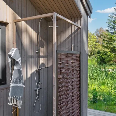 3 Bedroom Stunning In Casa vacanze Rødby